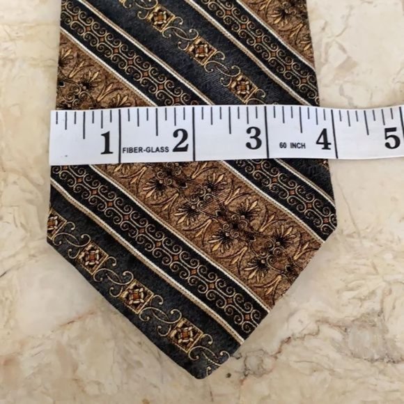 Christian Dior?100% Silk Tie - Picture 9 of 9